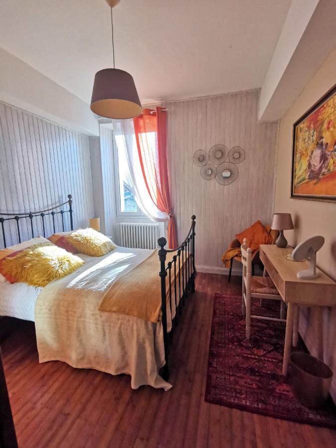 'Quelle Belle Vue' Chambre D'Hote Confolens Exteriér fotografie