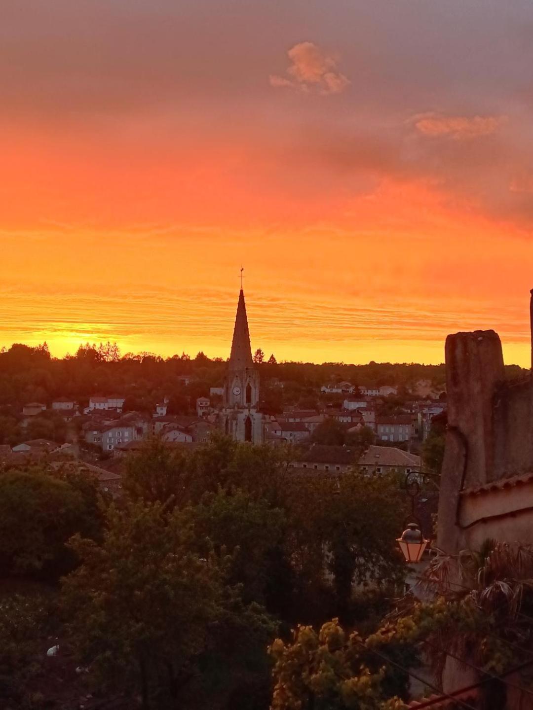 'Quelle Belle Vue' Chambre D'Hote Confolens Exteriér fotografie