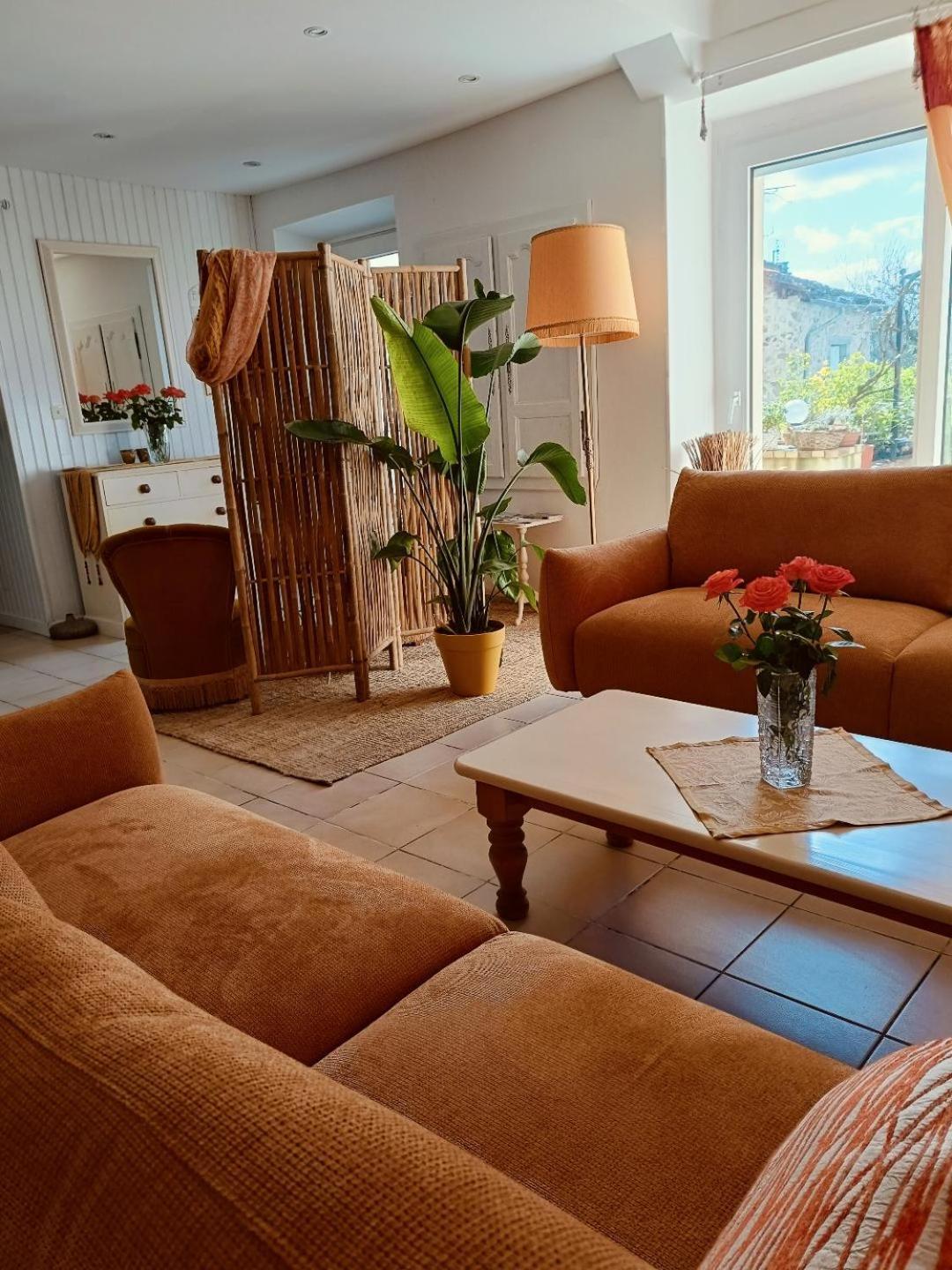 'Quelle Belle Vue' Chambre D'Hote Confolens Exteriér fotografie
